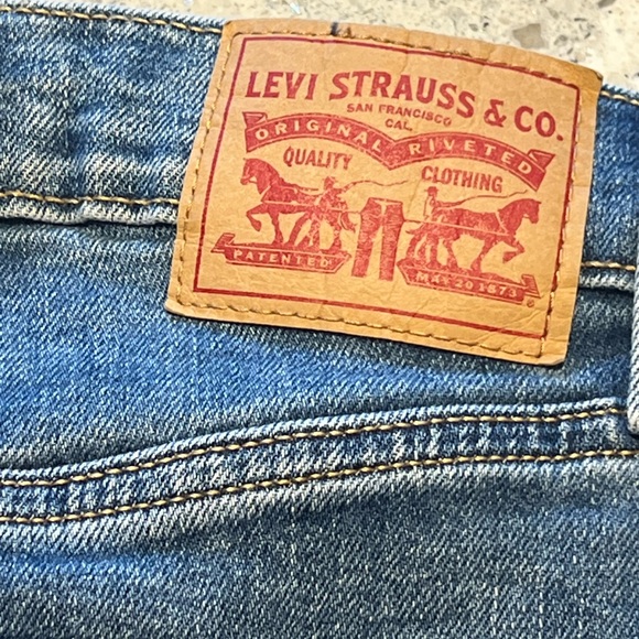 Levi's Women's Ribcage Boot Jeans - Picture 3 of 5